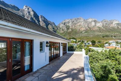 Camps Bay 4bed Home w Pool and Views Alma Marina