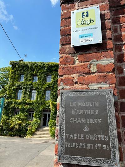 Logis Hôtel-Restaurant Le Moulin D'Artres