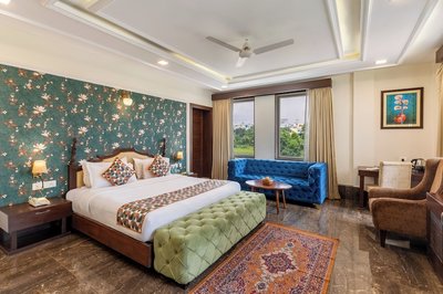 The Colonial Hotel Lake View Rooms