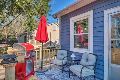 Central Cottage w/ Grill, 1 Mi to Cajun Field
