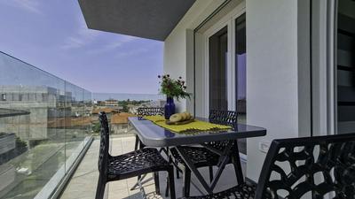 Cozy Flat With Balcony and Parking
