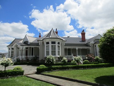 Valmai House & Motel