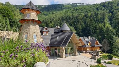 KRUPÓWKA MOUNTAIN RESORT - Widokowy hotel z basenami i wellness