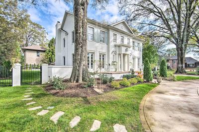 Stunning Charlotte Home: Private Pool!