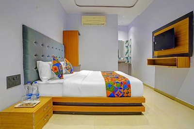 Hotel Nidhivan Palace
