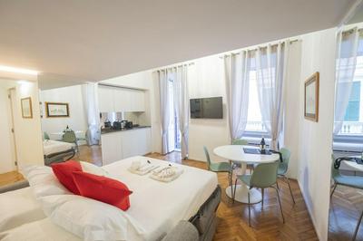 Spanish Steps Romantic Nest With Balcony