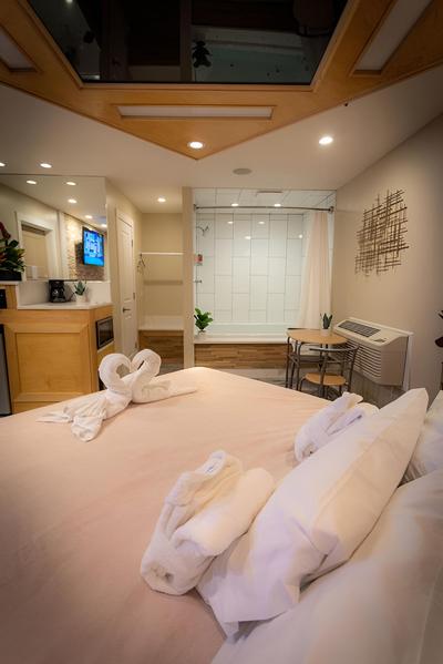 Sybaris Pool Suites