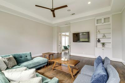 9 Mi to Downtown Houston: Spacious Group Getaway