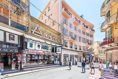 Gaudio Flat Near Ariston Theater