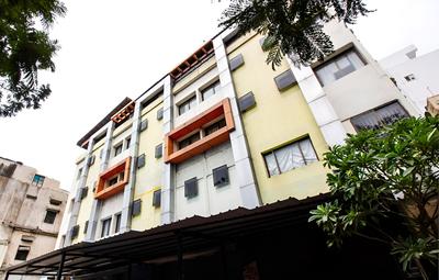 OYO 737 Hotel Manny'S Palace