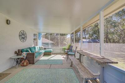 Citrus Springs Retreat w/ Grill & Screened Porch!