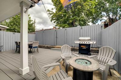 Walk to Walnut St: Shadyside House w/ Deck
