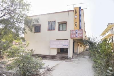 SPOT ON 38603 Niwant Lodge