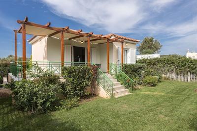 Estia Coastal Dream - Lush & Enchanting Garden Gem