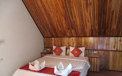 Namkhan Riverside Hotel