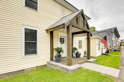 Chic & Central Apartment ~ 6 Mi to Sebec Lake!