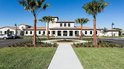Beautiful Lake Front 8BR Villa Pool SPA Steps to Clubhouse