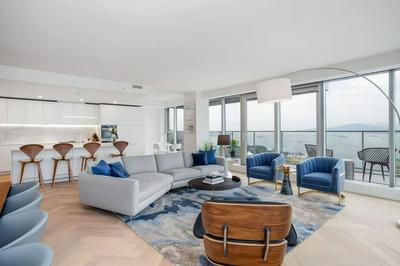 Vancouver House Breathtaking Views 3 Bdrm Pool hot tub gym