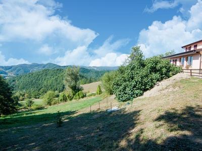 Cozy Farmhouse in Apecchio with Hot Tub