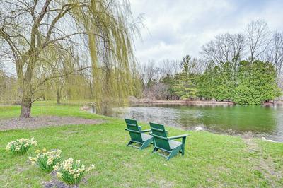 8 Mi to Lake Michigan: Creative Retreat w/ Deck!