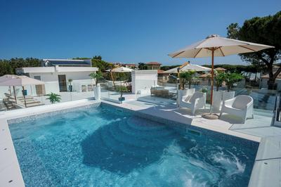 Pineto suites Ac pool and Beach