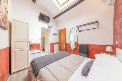 Room-small Double Room in History House