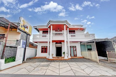 Hotel O near Lapangan Besar Mandala