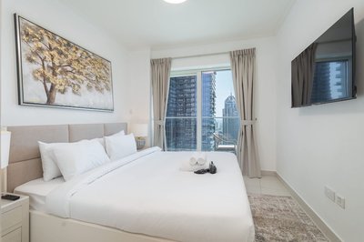 Marina Views and a 3 Bedroom Apartment in Dubai Marina