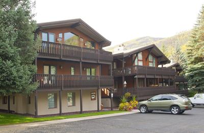 All Seasons G4 2 Bedroom Condo by RedAwning
