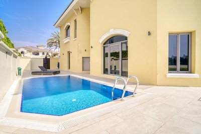 Beachfront 5BR Villa w Private Pool at the Palm