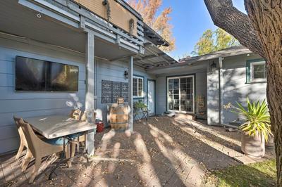 Luxurious Downtown Lodi Apartment in Wine Country!