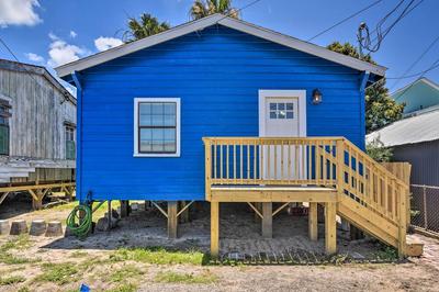 Blue Dolphin' Cottage: Walk to Galveston Seawall!