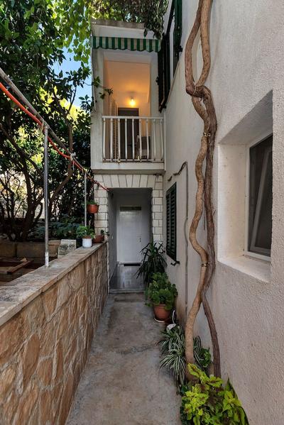 Apartments Robinzon Milivoj