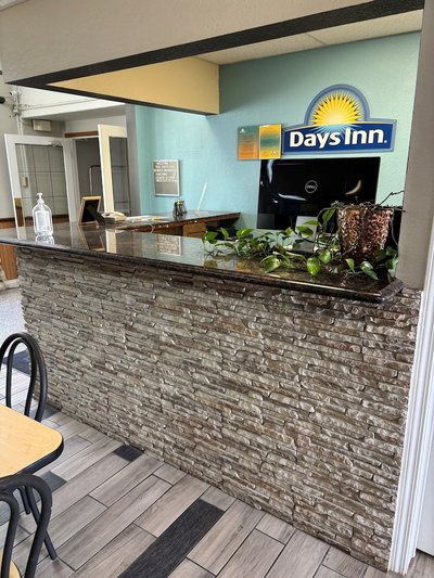 Days Inn by Wyndham West Branch Iowa City Area