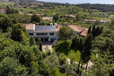 Charming Green and Blue Villa by Wonderful Italy