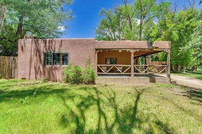 Mid-century Modern Taos Home w/ Hot Tub & Fire Pit