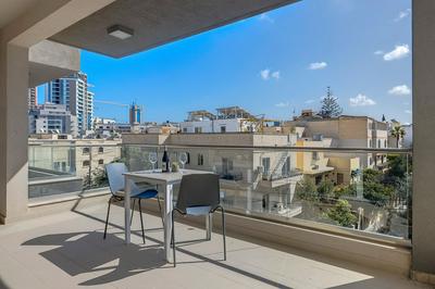 Cosy 1BR Apartment in Central St Julian's