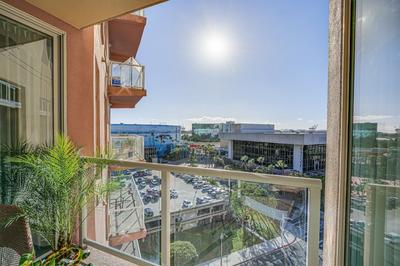 Luxe Long Beach Condo w/ Pool: 1 Mi to Shoreline!