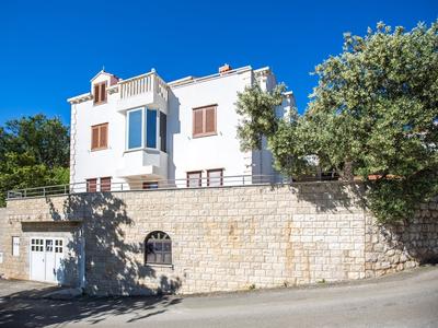 5 Bedroom Holiday Home With Balcony