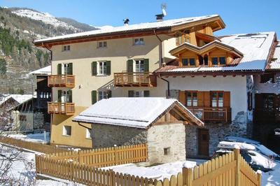 Apartment in Pellizzano Near Shopping