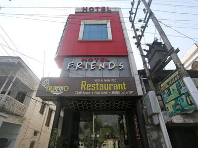 OYO 8672 Hotel Friends