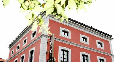 Hotel Puente Romano