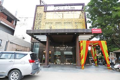 OYO 8902 Hotel Ronald Inn