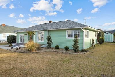 Salt Life 3 Bedroom Home by RedAwning