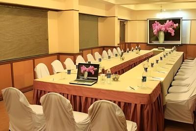 IROOMZ Hotel Trupti International