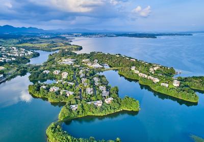 Lushan West Sea Resort, Curio Collection by Hilton