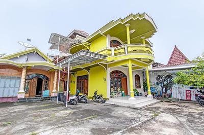 SPOT ON 92188 Ndalem Eyang Guesthouse Syariah