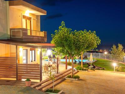3 Villas Next to Each Other with Pool & Sea View