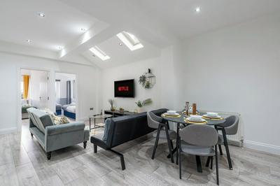 1 Bed Flat - Sleeps 3 - Parking - Wifi