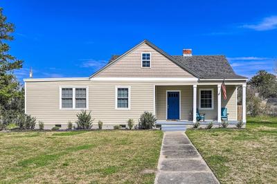 New Bern Retreat w/ Fire Pit ~ 1 Mi to Dtwn!